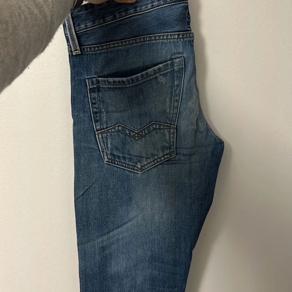 Skit snygga jeans från Replay. Sitter snyggt och nästan aldrig använda . Jeans & Byxor.