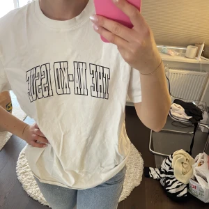 T-shirt  - I jätte bra skick