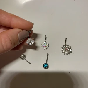 Fyrkant diamant Navelpiercing  - ⭐️Säljer mycket smycken nu då jag har för mycket och rensar, så bara att skriva vid frågor eller behov av fler bilder🤍✨🌟Paketpris vid köp av flera smycken/plagg.