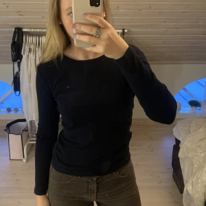 Tröja🖤 - För liten Tommy hilfiger tröja, använd gärna köp nu💗💗