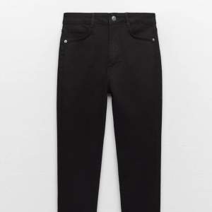 Svarta skinny jeans som inte kommer till användning. Jeansen är i storlek 36! 💕