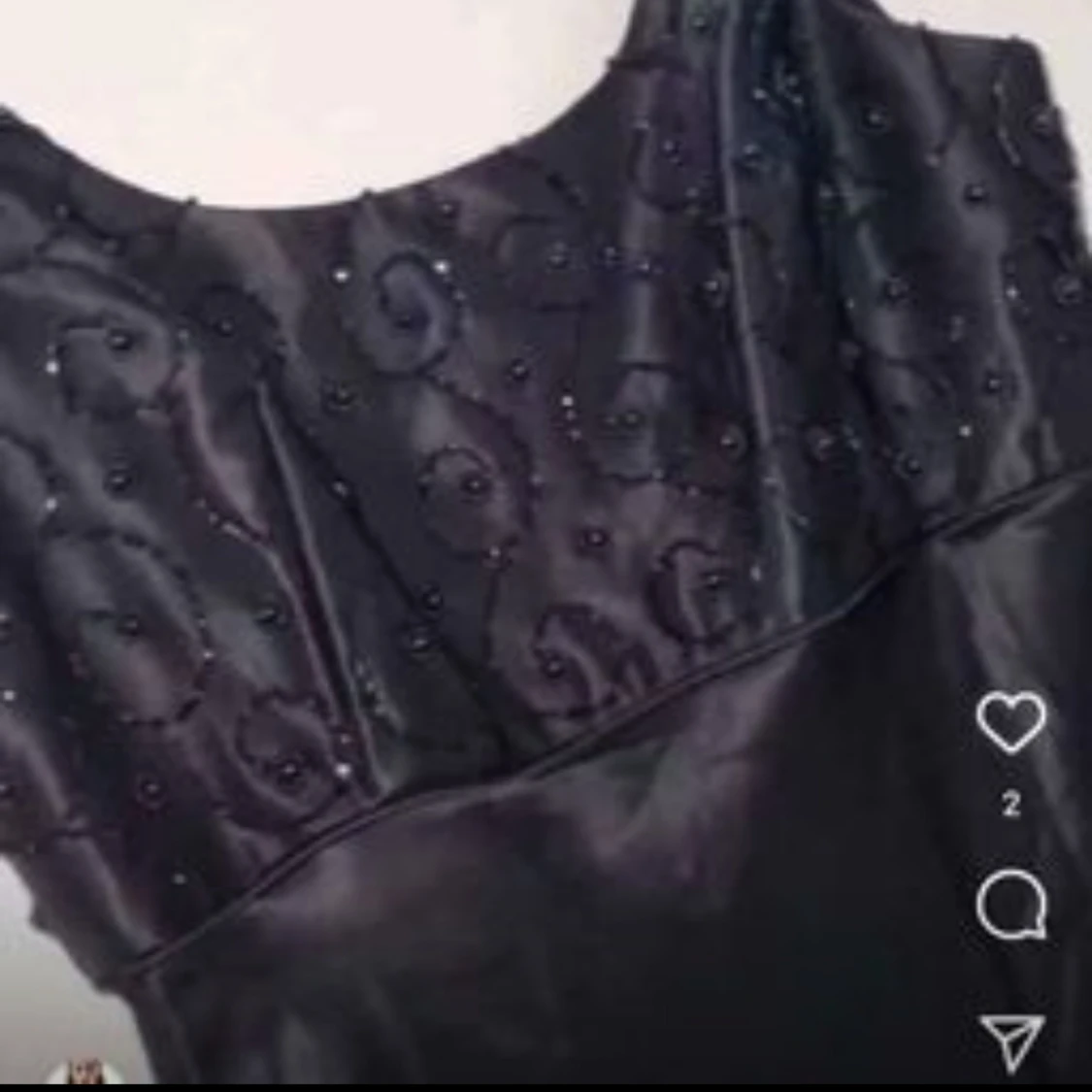 Svart satin klänning - 90