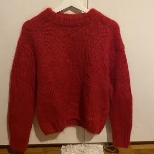 Mohair  - Röd tröja i mohair från hm, så mysig. Storlek S🩷