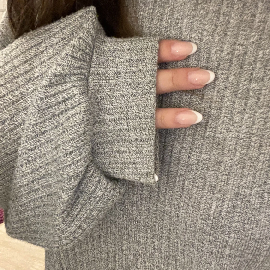 Grå tröja  - 91