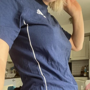 Blå adidaströja!  - Blå sdidaströja snygg o fint skick