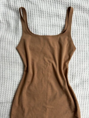 Klänning  - Bodycon klänning från Zara. I mycket bra skick och supersnygg. Den har inte kommit till användning. I storlek M 