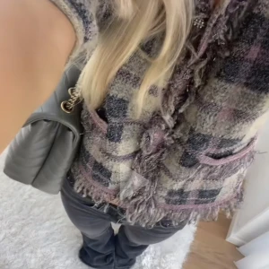 Zara kofta - Säljer denna super populära och snygga stickade koftan. Bilderna är lånade. Säljer då jag inte får användning för den. Hör gärna av er vid frågor🩷