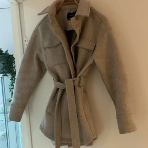 Kappa - Säljer Min vinter/höstkappa från bikbok! Srl XS