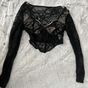 Spetstop - Genomskinlig spets top 🖤 Använd 1 gång  