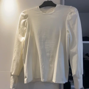 Tröja  - Helt ny, från object med puffärmar