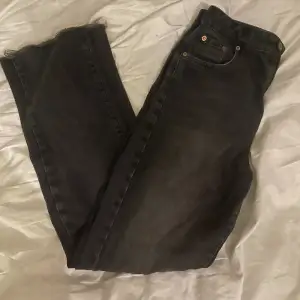 Svarta jeans från Nakd storlek 34 med hög midja