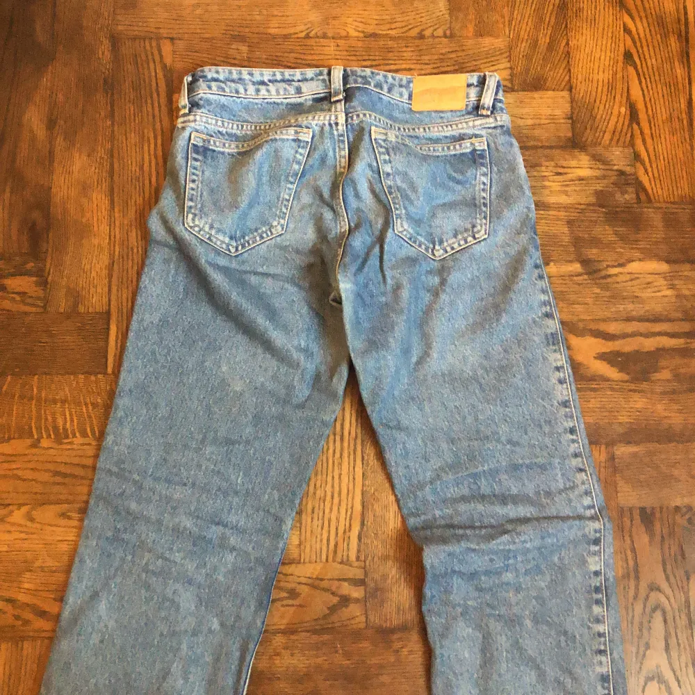Weekday jeans i bra skick. Gillar inte riktigt dem längre . Jeans & Byxor.