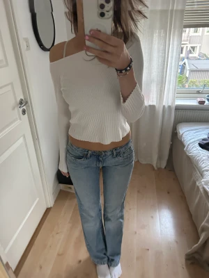 Lågmidjade jeans - Snygga lågmidjade jeans!! Gylfen är lite svår att stänga därav priset!