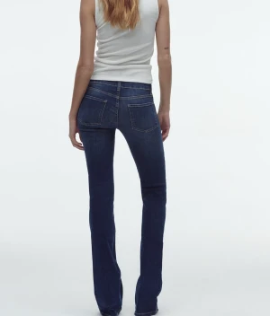 Low waist jeans - Lågmidjade jeans från zara i storlek 34, nypris 399. Säljer dom då de inte har kommit till användning.