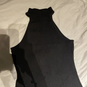 Zara topp - Fint basic linne från zara, passar till en söt sommar outfit eller annat