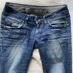 Jeans - Lågmidjade jeans från G-Star Raw! Jättefint skick, köparen står för frakt💘