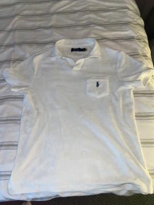 Ralph lauren pike  - Säljer nu min sköna sommar piké för de inte min storlek, använd fåtal gånger och tvättad en gång, skriv vid intresse och vid frågor Ny pris:1500kr 