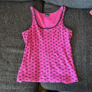 linne  - Jätte fint linne som är i scenemo stilen! Gammal gina tricot också!!