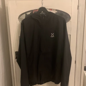 Haglöfs jacket herr - Hej säljer skön haglöfs jacka storlek M herr mycket bra skick hör av er vid intresse kan sänkas vid snabb affär 