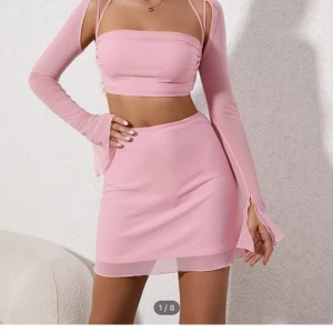 Kjol och topp - Hej jag säljer den här outfiten helt ny 