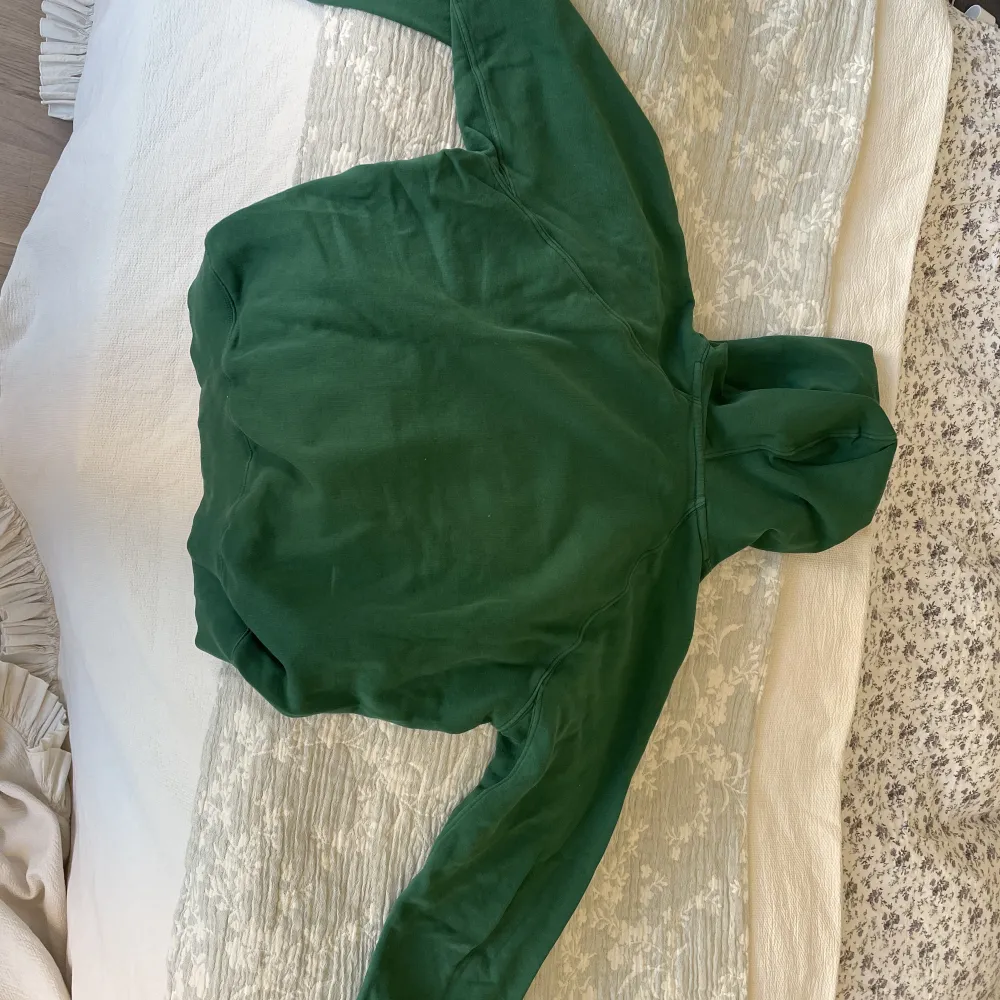 Grön hoodie från Zadig Voltaire. Stl M Köp direkt för 500kr eller bud från 450kr. Hoodies.