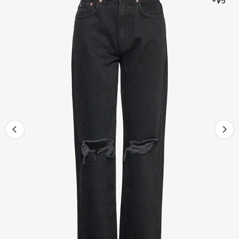 Säljer mina fina jeans från zara då dem inte kommer till användning, är 172 cm. Jeans & Byxor.