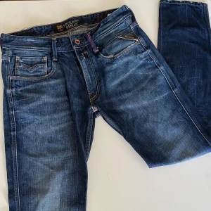 Barcelona Replay Jeans - Limited edition barcelona replay jeans i jätte bra skick.