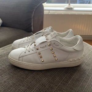 Valentino garavani rockstud  - 🔹Valentino garavani ruckstud🔹 ❗️Storlek 41 passar 42❗️ ❗️ingen låda finns tyvärr❗️