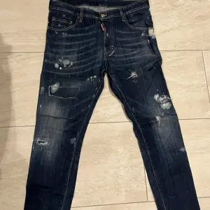 Dsquared2 jeans storlek 48. Köpt från Farfetch, nypris 5000kr.