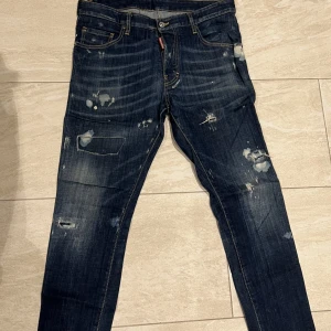 Dsquared2 - Dsquared2 jeans storlek 48. Köpt från Farfetch, nypris 5000kr.