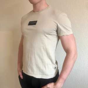 T-Shirt från Calvin Klein - Säljer åt min kille. Fint skick! Köpare står för frakt😊 