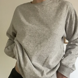 Grå sweatshirt  - Super fin och sjukt skön 🤌🏼