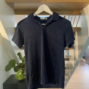 Frotté pike - Säljer en blå frotté pike från Kappahl i Storlek 146/152. Säljs pga för liten. 100:-