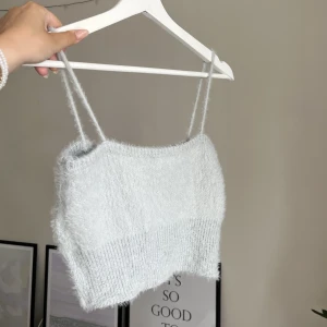 Linne - Säljer detta fluffiga och jättemjuka blå-grå linne!🤍Säljs för 60kr +frakt!💫