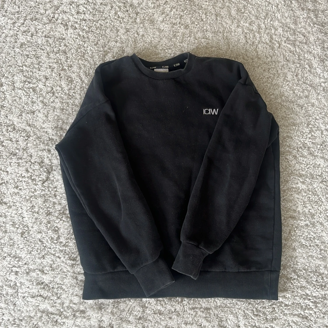 Iciw crewneck