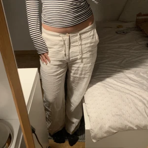 Linnebyxor  - Köpte ifrån Plick men de är tyvärr lite korta för mig som är 163 💞💞