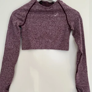 Croptop - Croptop från gymshark, köpt för längesen och inte använd på länge. För liten för mig. 