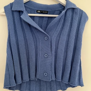 Stickad croptop - Croptop från Zara, tillhör egentligen ett set men denna topp är tyvärr för liten för mig.