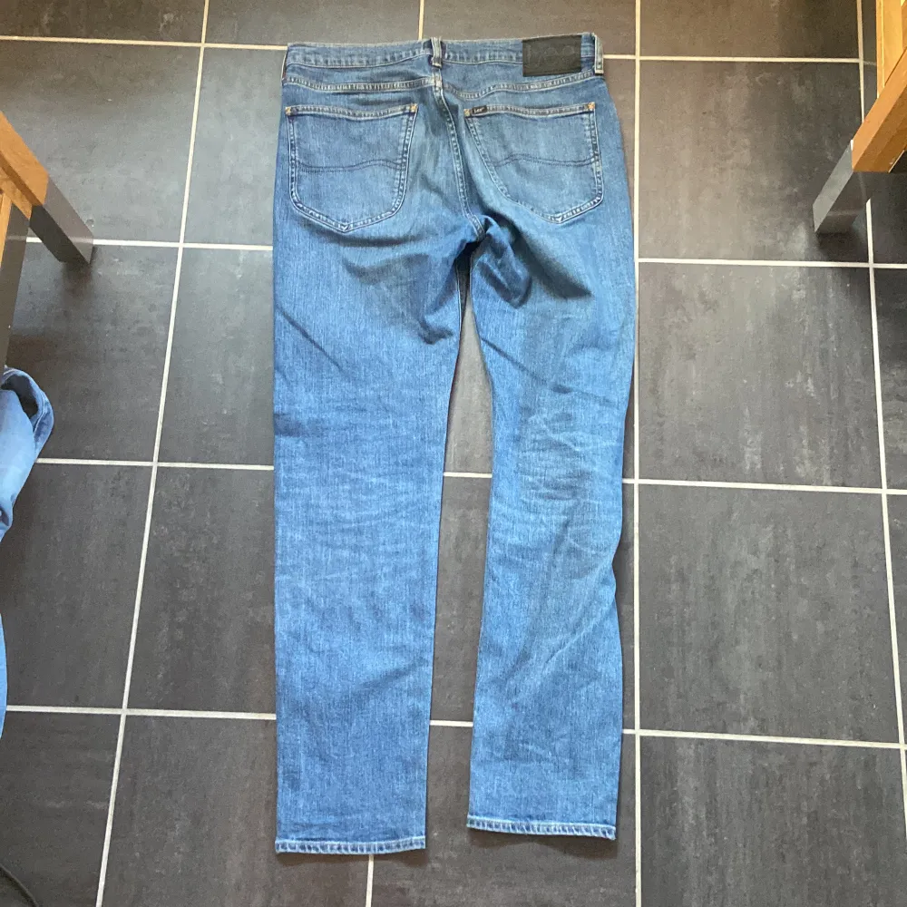 Ett par snygga jeans ifrån Lee. Storlek 32/32  Nypris: 1089 kr. Jeans & Byxor.