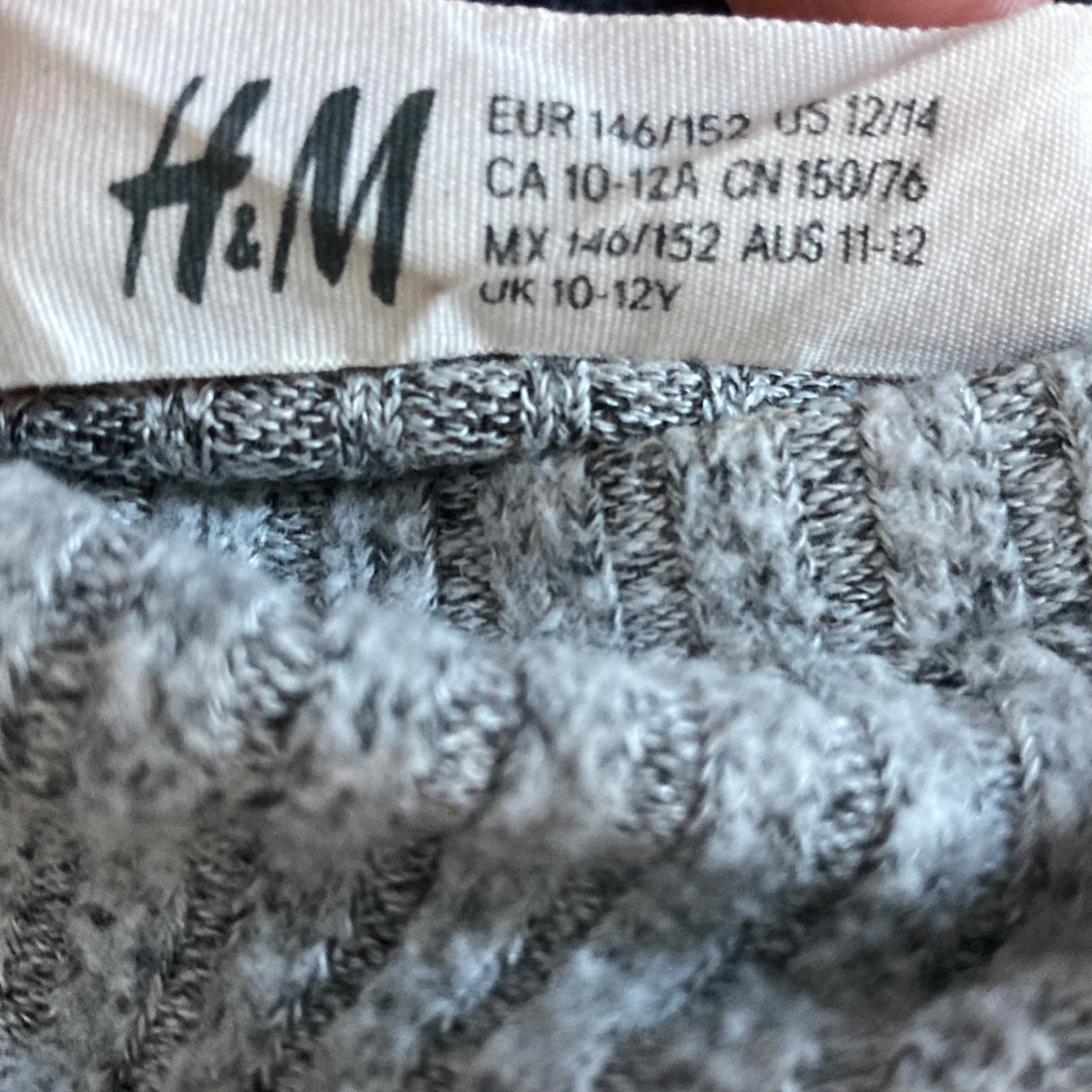 Grå långärmad tröja  - 91