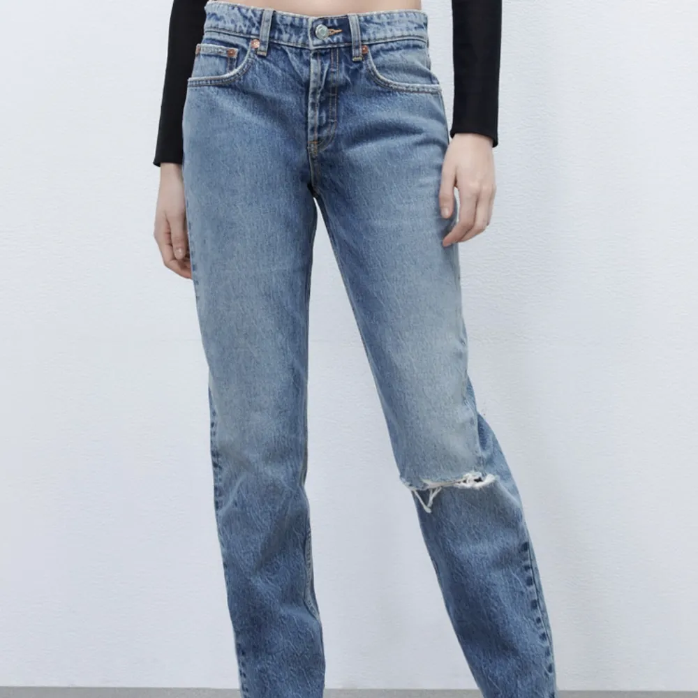 Snygga midwaist jeans frpn zar storlek 32 , fint skick. Jeans & Byxor.