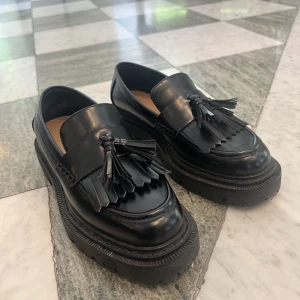 Chunky Loafers  - Helt nya loafers från hm. Använda 2 gånger. Säljer pga för stora.