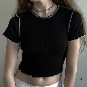 Asos baby tee, S - Passar XS bättre, använd fåtal gånger 