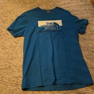 The north face t shirt  - T-shirt från the north face, skick 10/10 använd 1 gång
