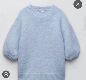 Blå stickad tröja - Blå stickad tröja från zara, jättefin