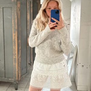 Zara kjol - Volangkjol från zara barn i strl 164 men passa mig bra som har XS/S💞