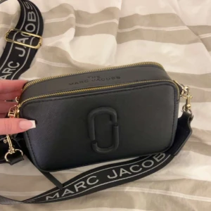 Marc Jacobs väska - Säljer min Marc Jacobs väska i modellen ”Snapshot”