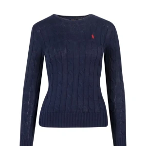 Ralph lauren tröja - Säljer min fina Ralph lauren tröja i dam storlek s, eftersom den inte kommit till mycket användning. Kontakta gärna om ni är intresserade