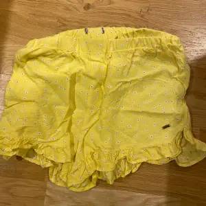 Basic shorts som har skönt material har knappt använt,Och är inte min storlek längre. Storlek 150/160 pris 35 kr frakt 30kr💗
