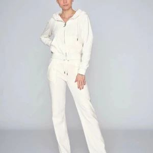 Juicy couture sett - Fint vitt Juicy Couture sett köpt på deras egna hemsida, skriv för egna bilder